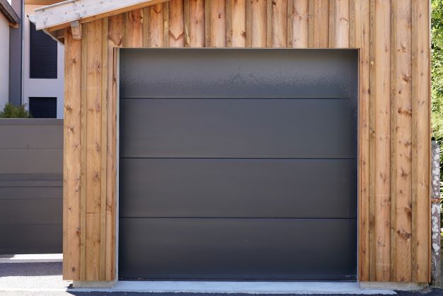 Platia pre drevenú garáž prísnejšie požiarne normy?